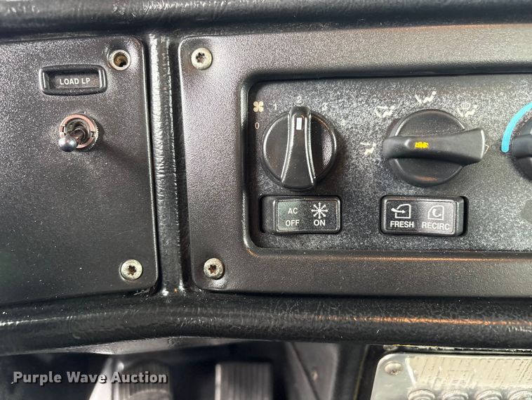 image for item EG9016 2003 Peterbilt 357 water truck