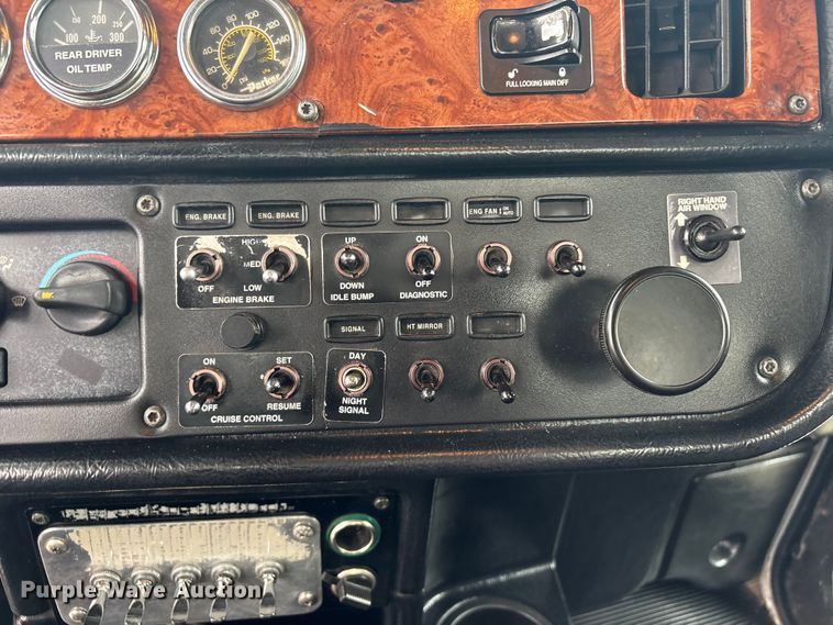 image for item EG9016 2003 Peterbilt 357 water truck