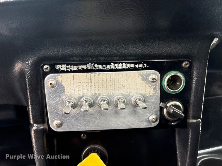 image for item EG9016 2003 Peterbilt 357 water truck