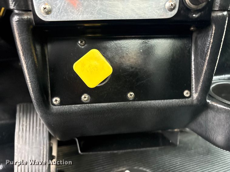 image for item EG9016 2003 Peterbilt 357 water truck