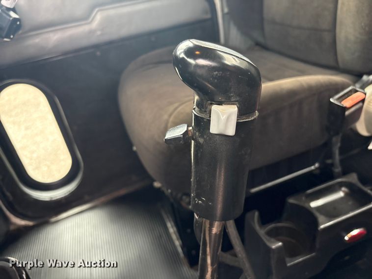 image for item EG9016 2003 Peterbilt 357 water truck