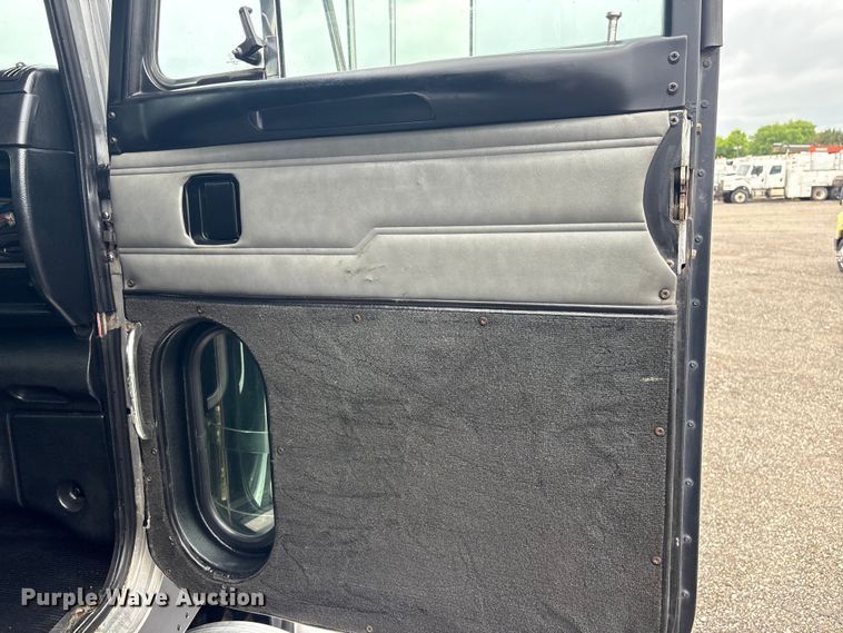 image for item EG9016 2003 Peterbilt 357 water truck