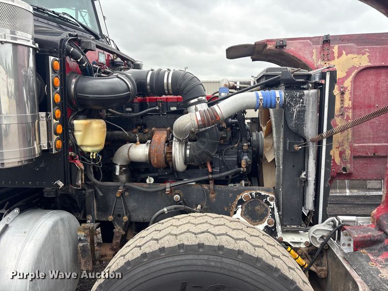 image for item EG9016 2003 Peterbilt 357 water truck