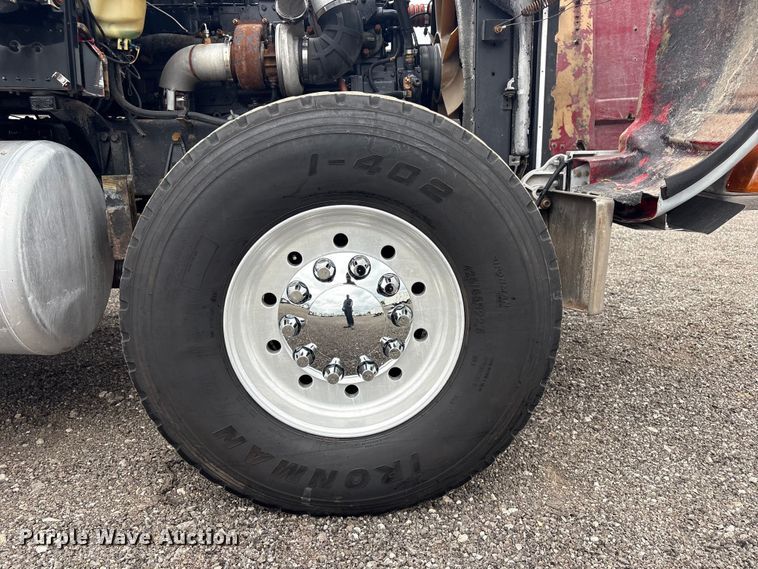 image for item EG9016 2003 Peterbilt 357 water truck