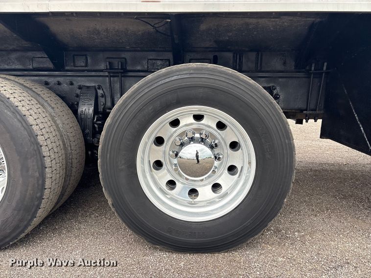 image for item EG9016 2003 Peterbilt 357 water truck