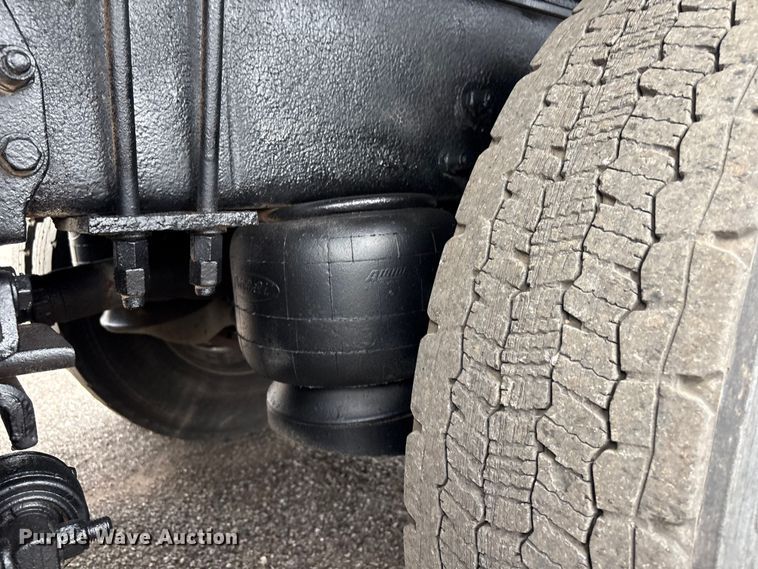image for item EG9016 2003 Peterbilt 357 water truck
