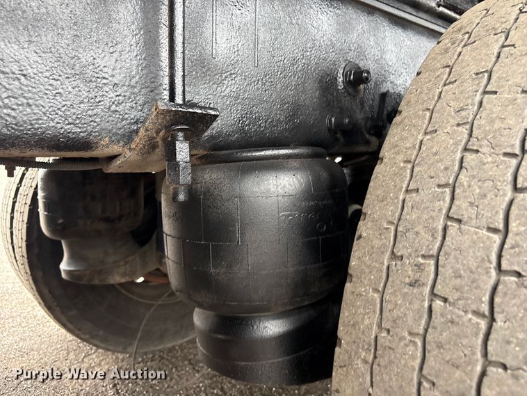 image for item EG9016 2003 Peterbilt 357 water truck