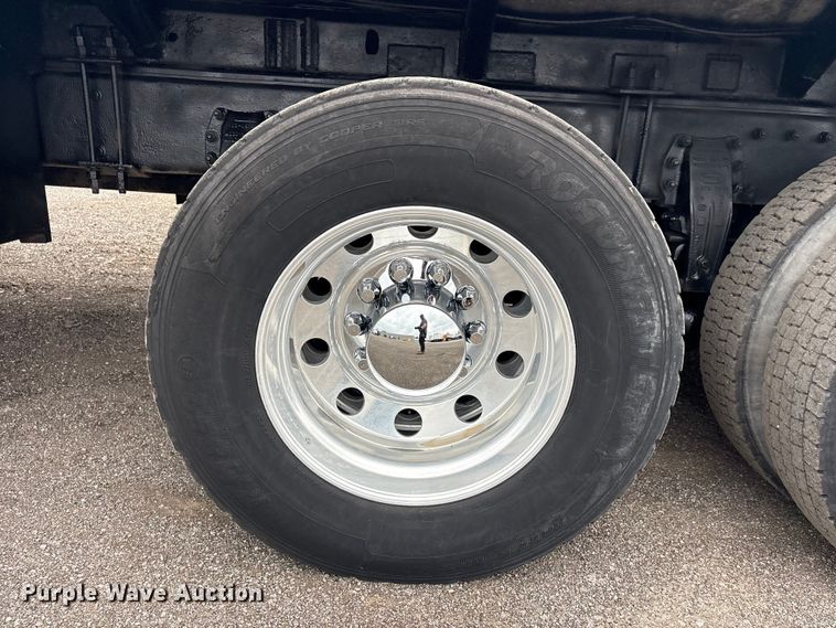 image for item EG9016 2003 Peterbilt 357 water truck