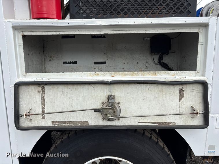 image for item EG9017 2013 Freightliner 108SD Crew Cab utility / service truck