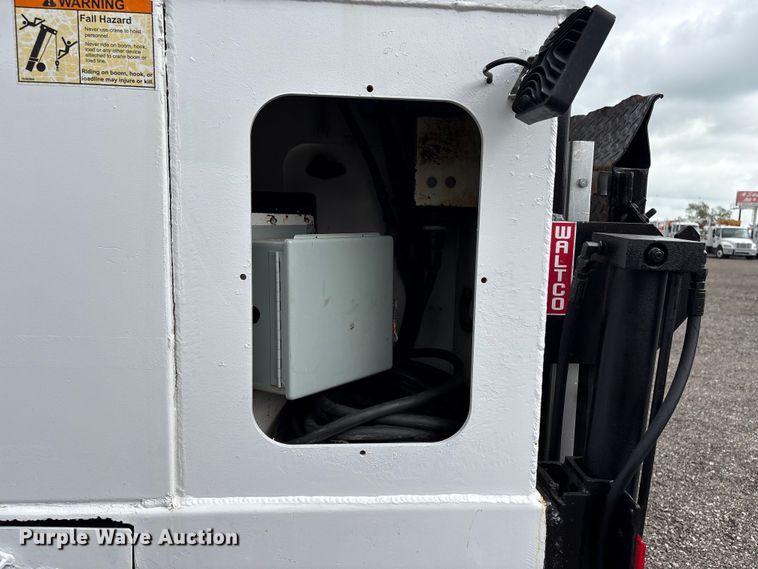 image for item EG9017 2013 Freightliner 108SD Crew Cab utility / service truck