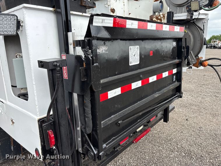 image for item EG9017 2013 Freightliner 108SD Crew Cab utility / service truck