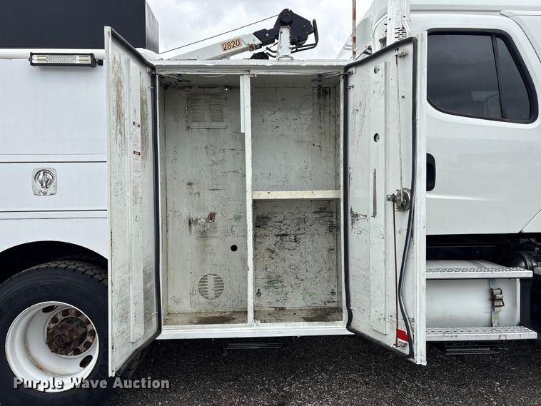 image for item EG9017 2013 Freightliner 108SD Crew Cab utility / service truck