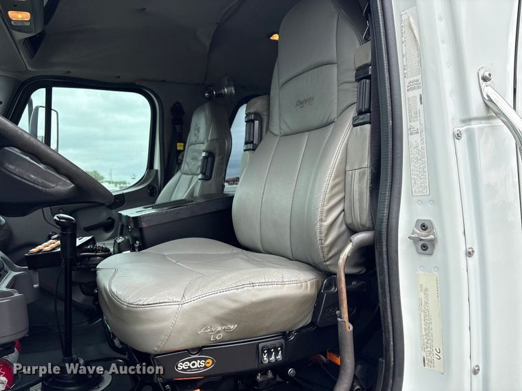image for item EG9017 2013 Freightliner 108SD Crew Cab utility / service truck