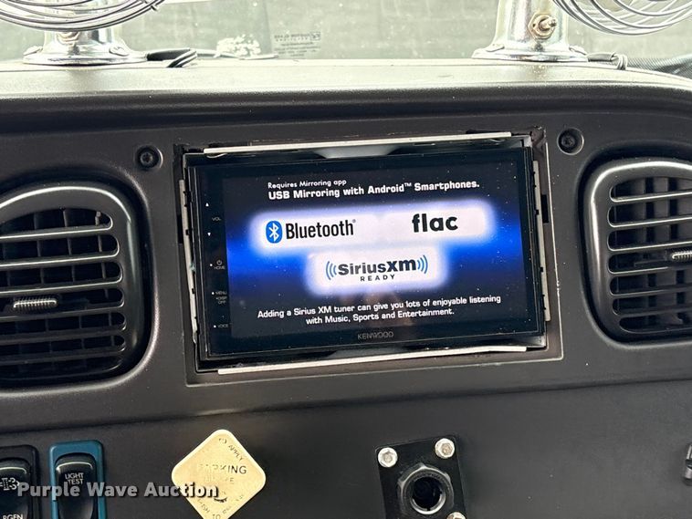 image for item EG9017 2013 Freightliner 108SD Crew Cab utility / service truck