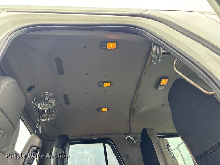 image for item EG9017 2013 Freightliner 108SD Crew Cab utility / service truck