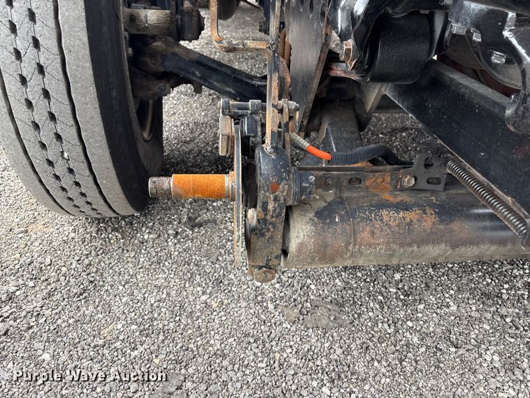 image for item EG9017 2013 Freightliner 108SD Crew Cab utility / service truck
