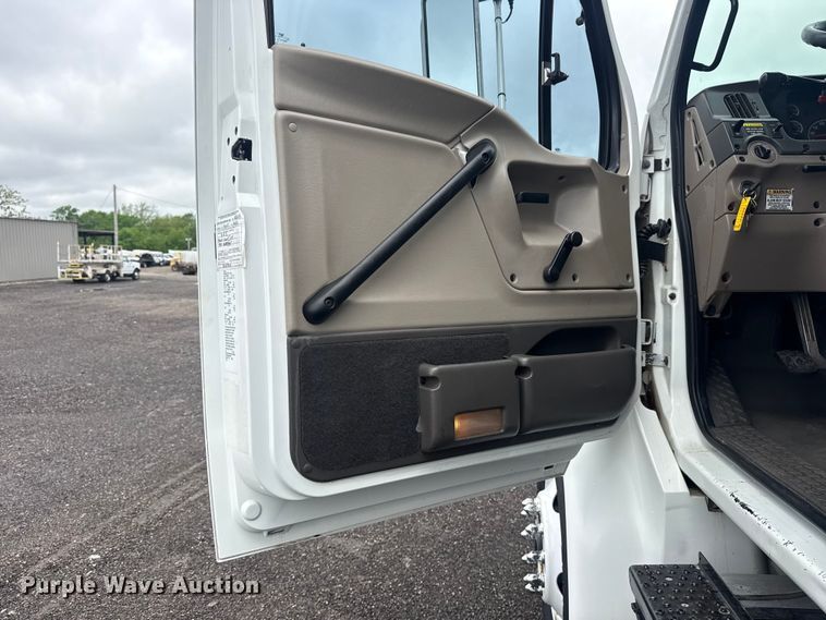 image for item EG9028 2008 Sterling Actera utility / service truck