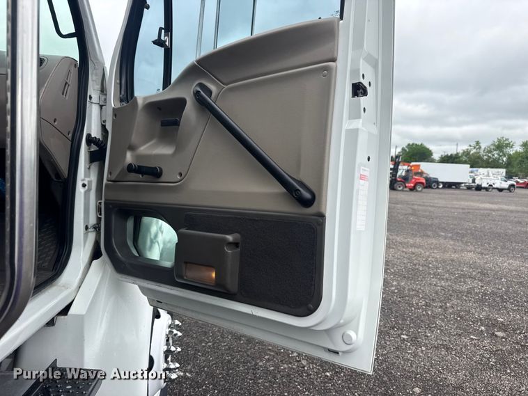 image for item EG9028 2008 Sterling Actera utility / service truck