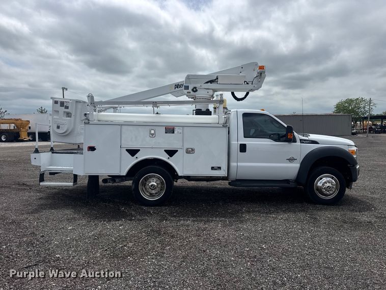 image for item EG9032 2016 Ford F450 Super Duty bucket truck