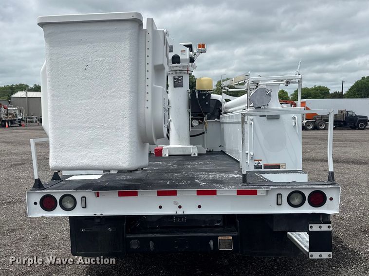 image for item EG9032 2016 Ford F450 Super Duty bucket truck