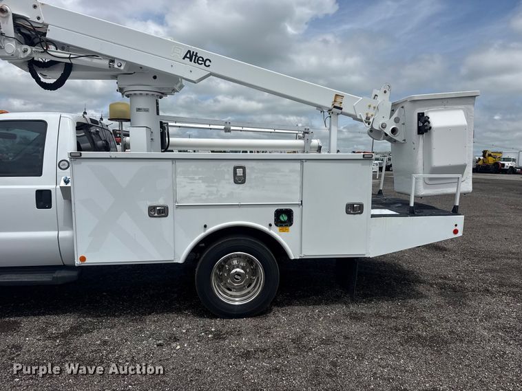 image for item EG9032 2016 Ford F450 Super Duty bucket truck