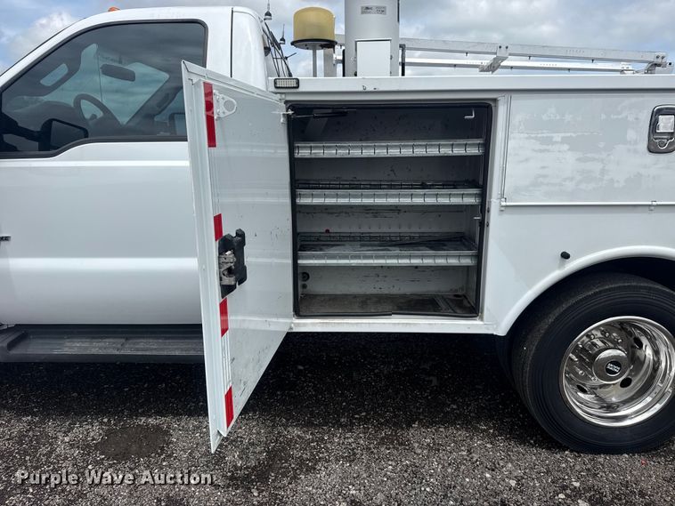 image for item EG9032 2016 Ford F450 Super Duty bucket truck