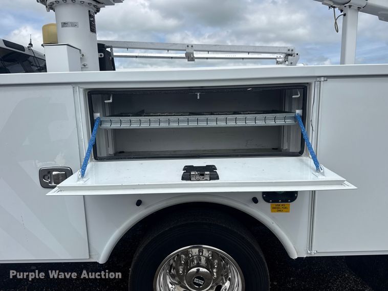 image for item EG9032 2016 Ford F450 Super Duty bucket truck