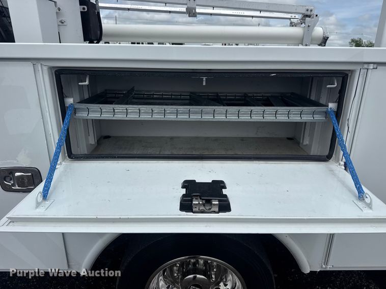image for item EG9032 2016 Ford F450 Super Duty bucket truck