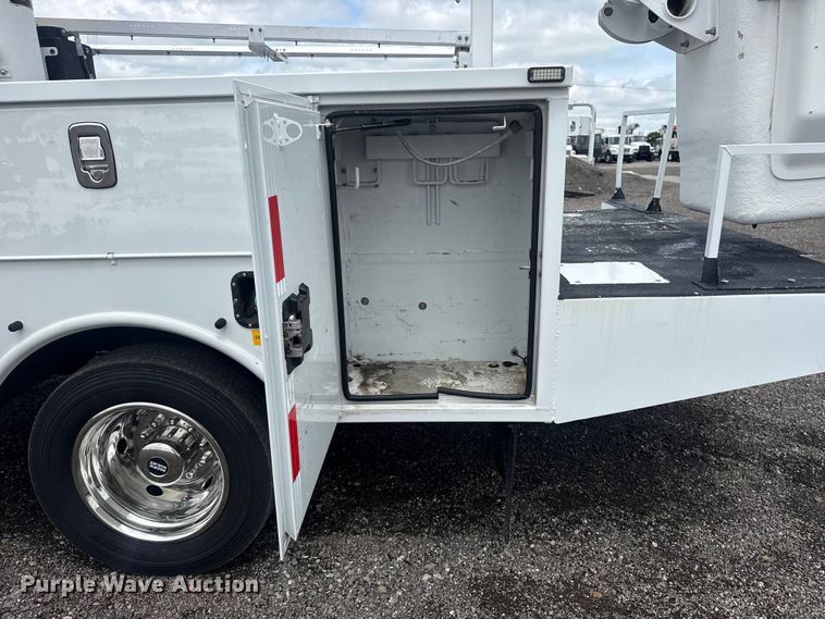 image for item EG9032 2016 Ford F450 Super Duty bucket truck