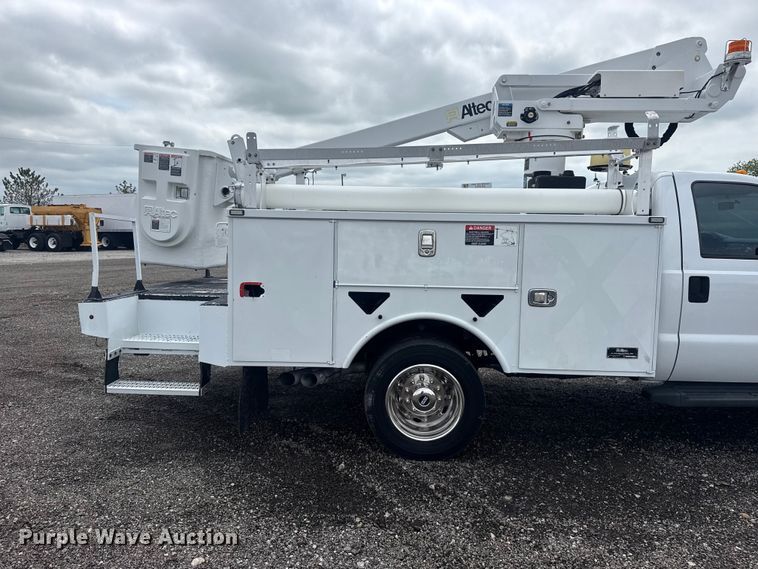 image for item EG9032 2016 Ford F450 Super Duty bucket truck
