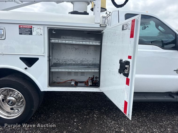 image for item EG9032 2016 Ford F450 Super Duty bucket truck