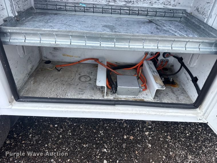 image for item EG9032 2016 Ford F450 Super Duty bucket truck