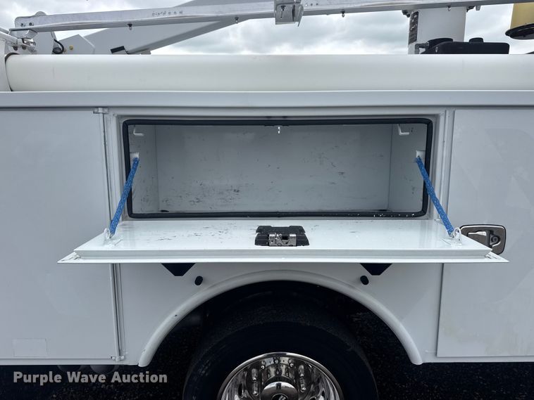 image for item EG9032 2016 Ford F450 Super Duty bucket truck