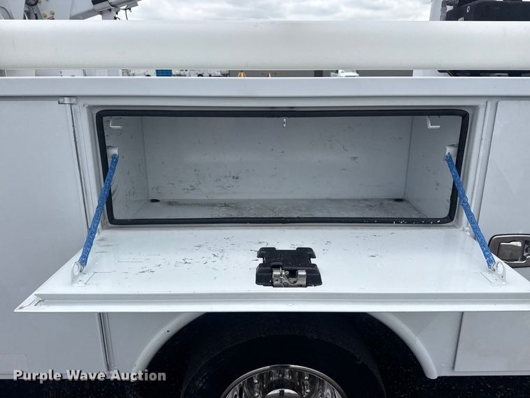 image for item EG9032 2016 Ford F450 Super Duty bucket truck