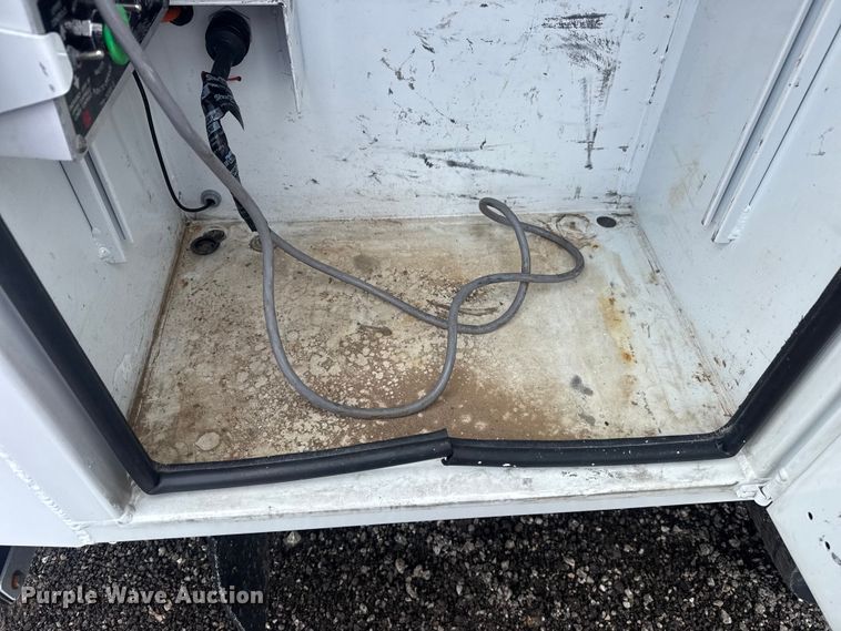 image for item EG9032 2016 Ford F450 Super Duty bucket truck