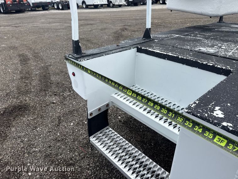 image for item EG9032 2016 Ford F450 Super Duty bucket truck