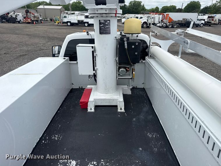 image for item EG9032 2016 Ford F450 Super Duty bucket truck