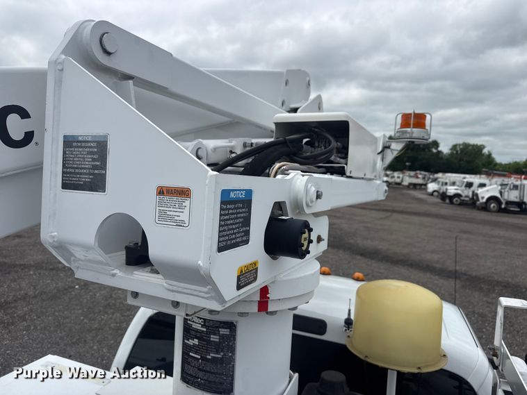 image for item EG9032 2016 Ford F450 Super Duty bucket truck