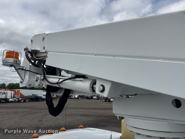 image for item EG9032 2016 Ford F450 Super Duty bucket truck