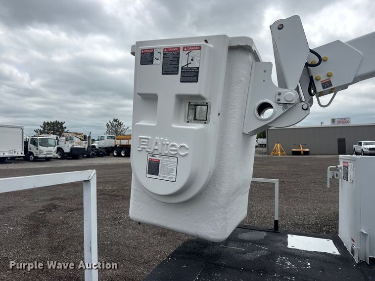 image for item EG9032 2016 Ford F450 Super Duty bucket truck