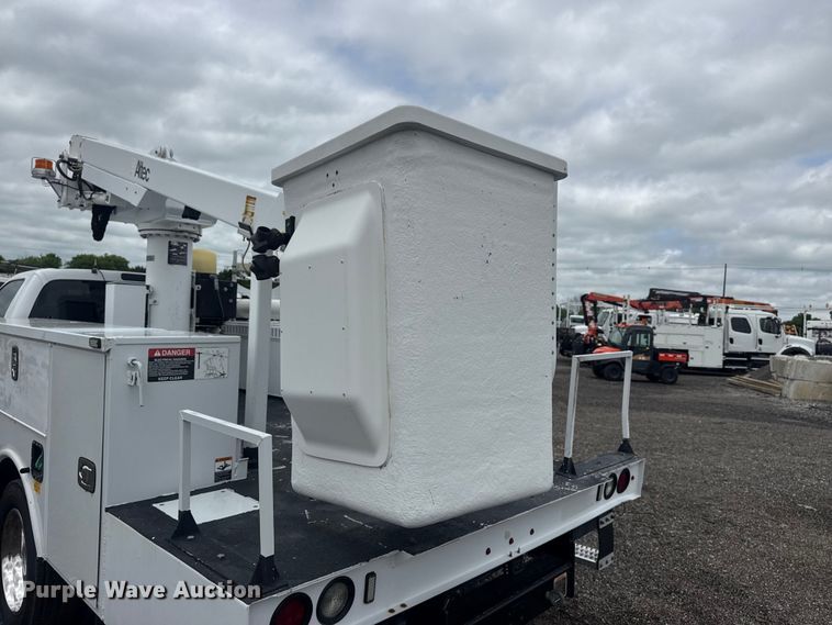 image for item EG9032 2016 Ford F450 Super Duty bucket truck