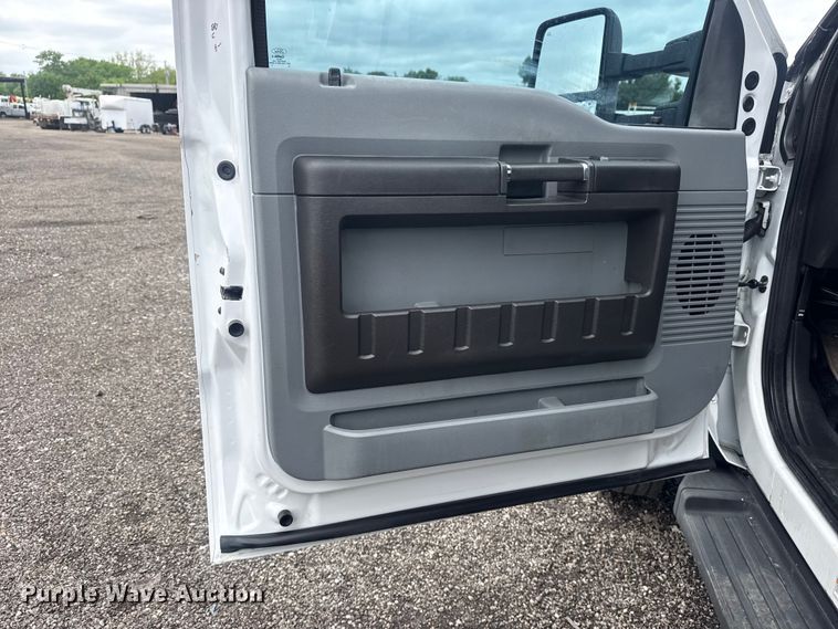 image for item EG9032 2016 Ford F450 Super Duty bucket truck