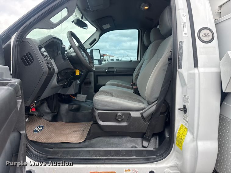 image for item EG9032 2016 Ford F450 Super Duty bucket truck