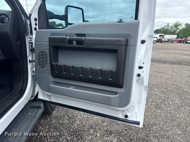 image for item EG9032 2016 Ford F450 Super Duty bucket truck