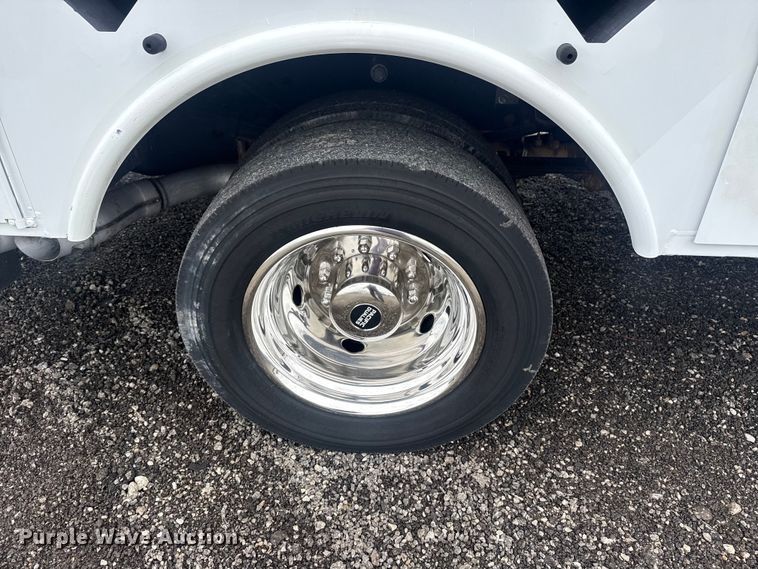 image for item EG9032 2016 Ford F450 Super Duty bucket truck