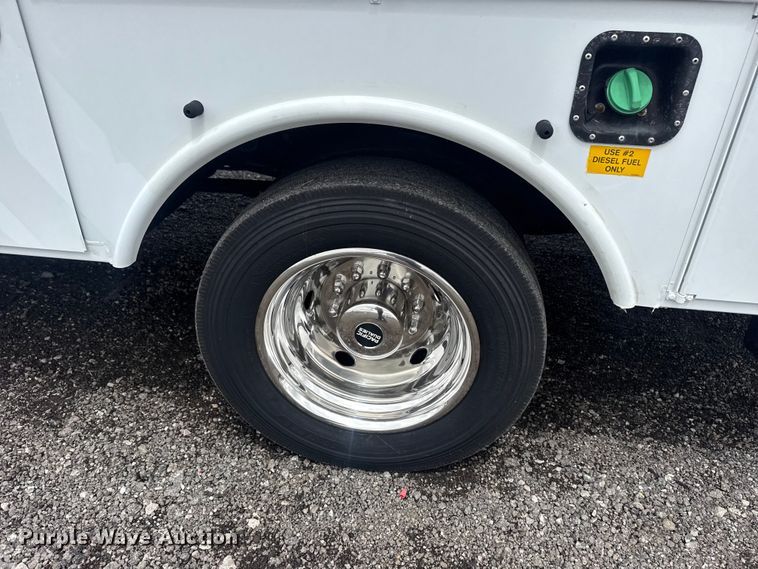 image for item EG9032 2016 Ford F450 Super Duty bucket truck