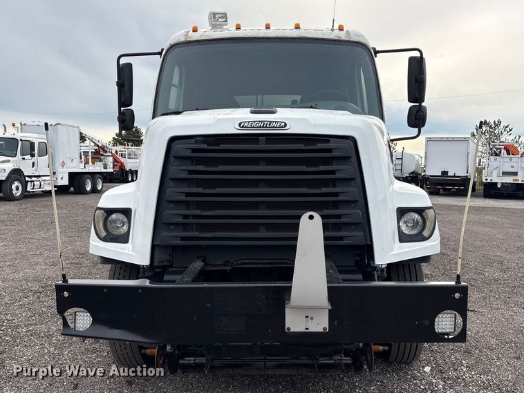 image for item EG9045 2016 Freightliner 108SD utility / service truck