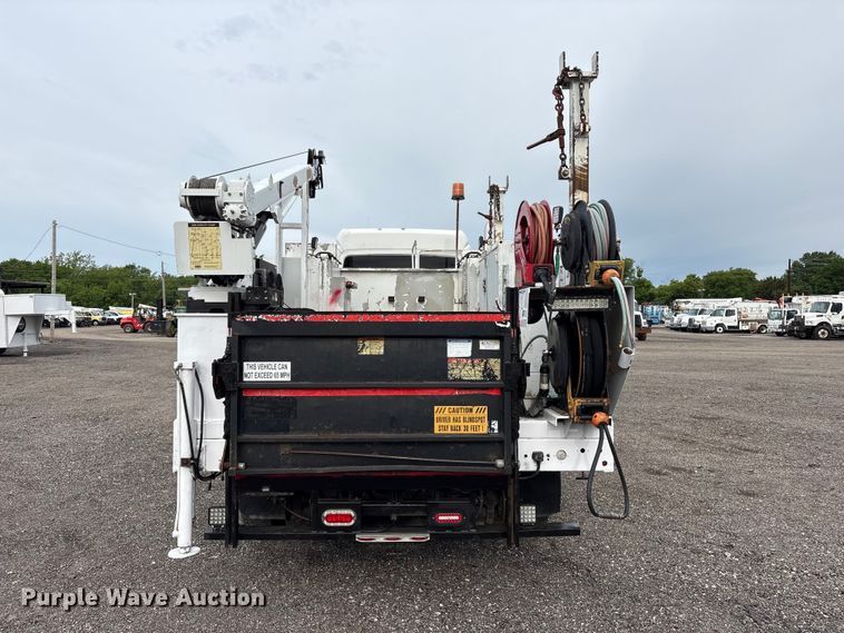 image for item EG9045 2016 Freightliner 108SD utility / service truck