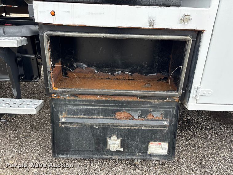 image for item EG9045 2016 Freightliner 108SD utility / service truck