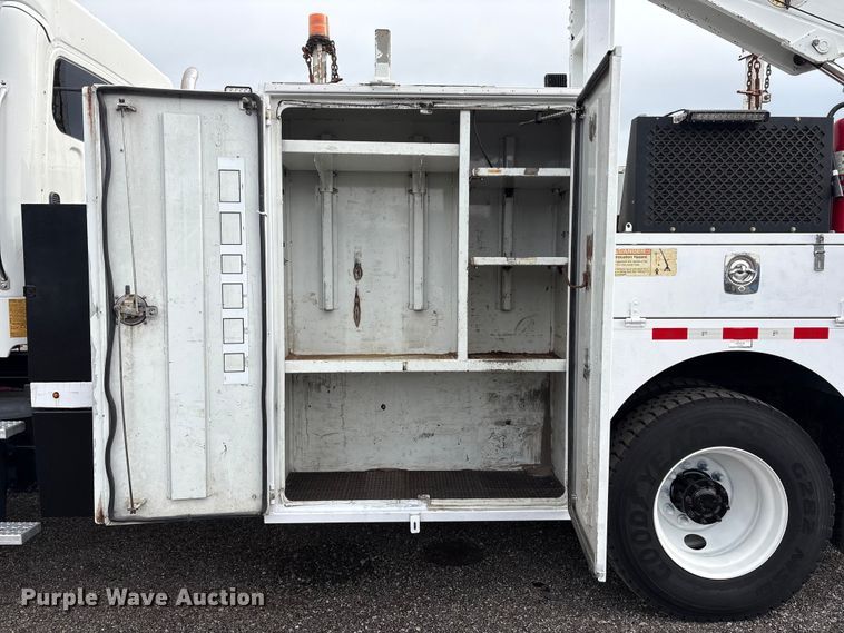 image for item EG9045 2016 Freightliner 108SD utility / service truck